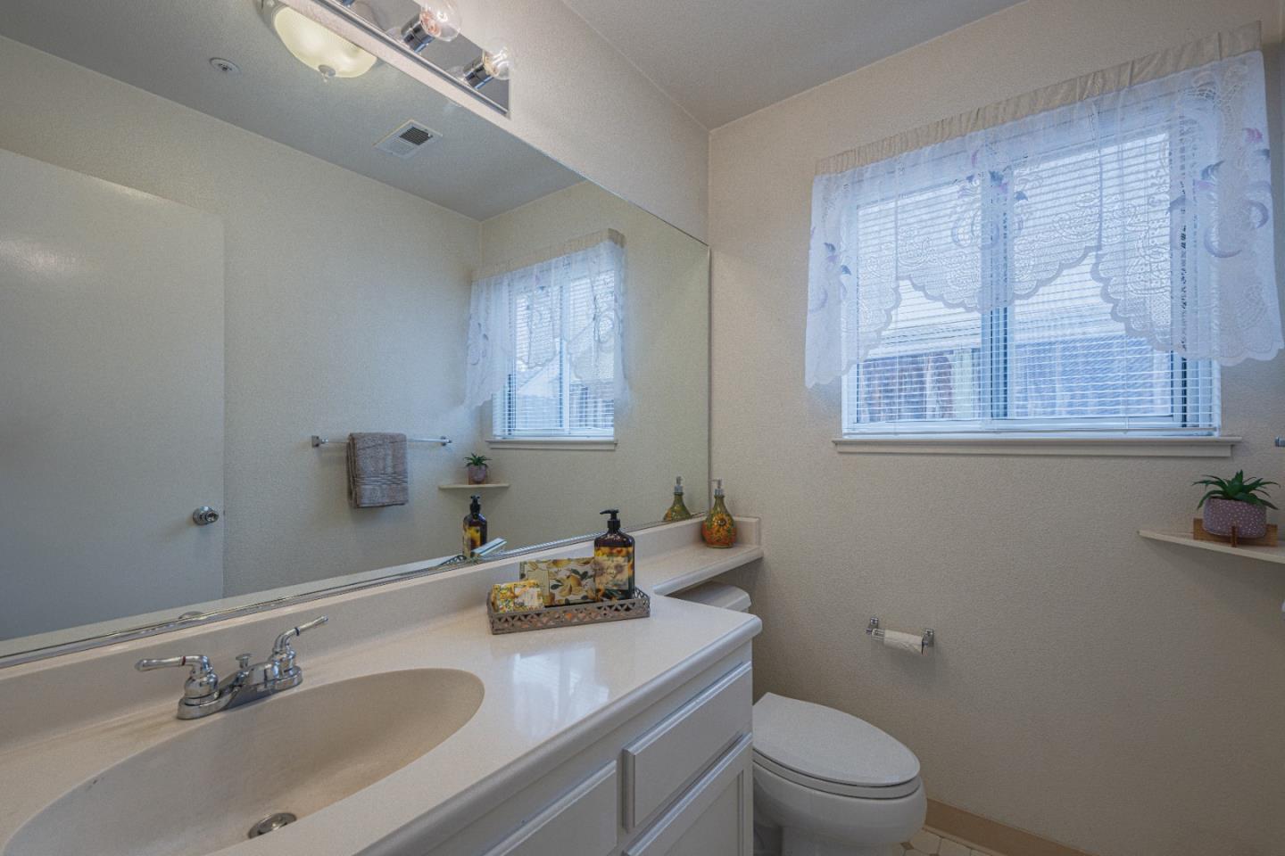 Detail Gallery Image 17 of 38 For 1920 Constitution Blvd #36,  Salinas,  CA 93905 - 2 Beds | 2/1 Baths