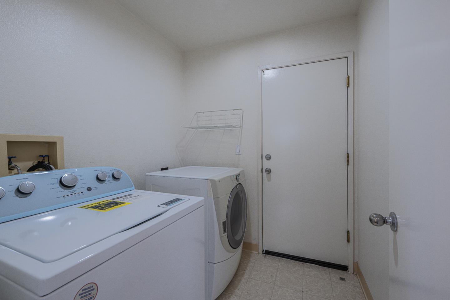 Detail Gallery Image 34 of 38 For 1920 Constitution Blvd #36,  Salinas,  CA 93905 - 2 Beds | 2/1 Baths