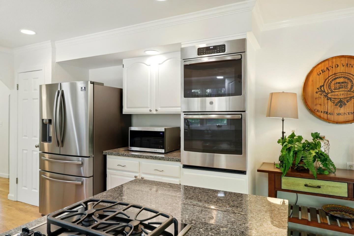 Detail Gallery Image 16 of 79 For 20 Grainger Ln, Santa Cruz,  CA 95060 - 4 Beds | 3 Baths