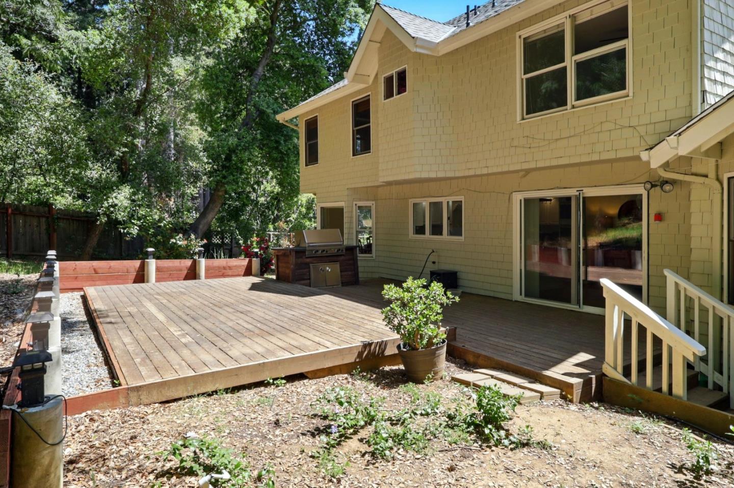 Detail Gallery Image 23 of 79 For 20 Grainger Ln, Santa Cruz,  CA 95060 - 4 Beds | 3 Baths