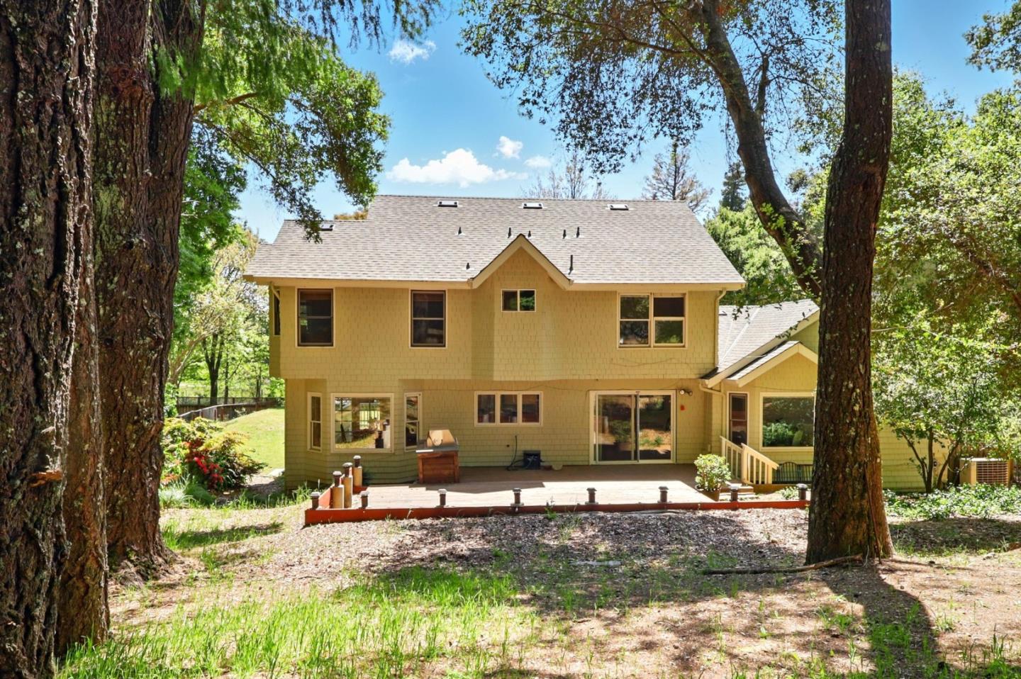 Detail Gallery Image 4 of 79 For 20 Grainger Ln, Santa Cruz,  CA 95060 - 4 Beds | 3 Baths