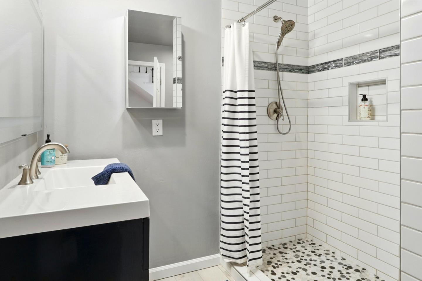 Detail Gallery Image 43 of 79 For 20 Grainger Ln, Santa Cruz,  CA 95060 - 4 Beds | 3 Baths