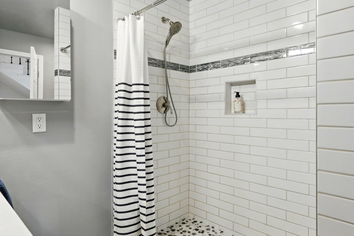 Detail Gallery Image 44 of 79 For 20 Grainger Ln, Santa Cruz,  CA 95060 - 4 Beds | 3 Baths