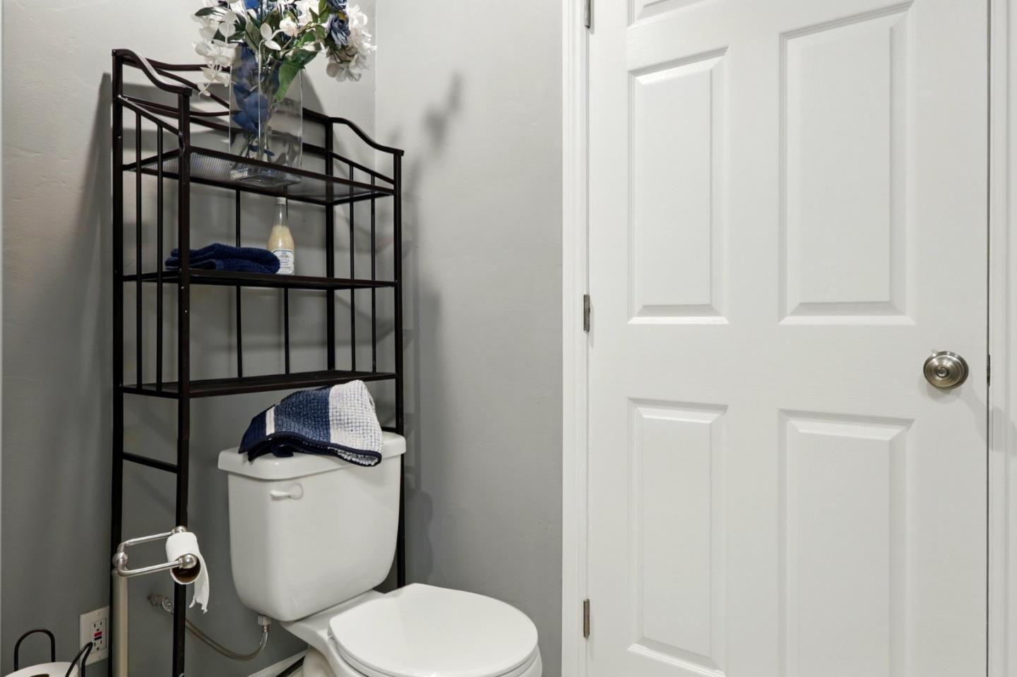 Detail Gallery Image 46 of 79 For 20 Grainger Ln, Santa Cruz,  CA 95060 - 4 Beds | 3 Baths