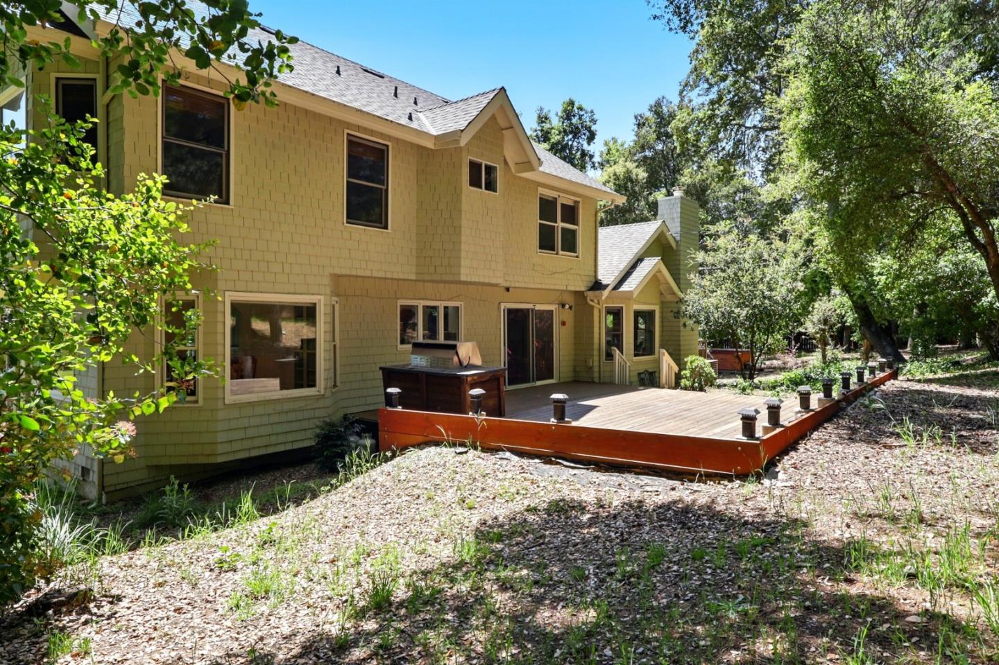 Detail Gallery Image 9 of 79 For 20 Grainger Ln, Santa Cruz,  CA 95060 - 4 Beds | 3 Baths