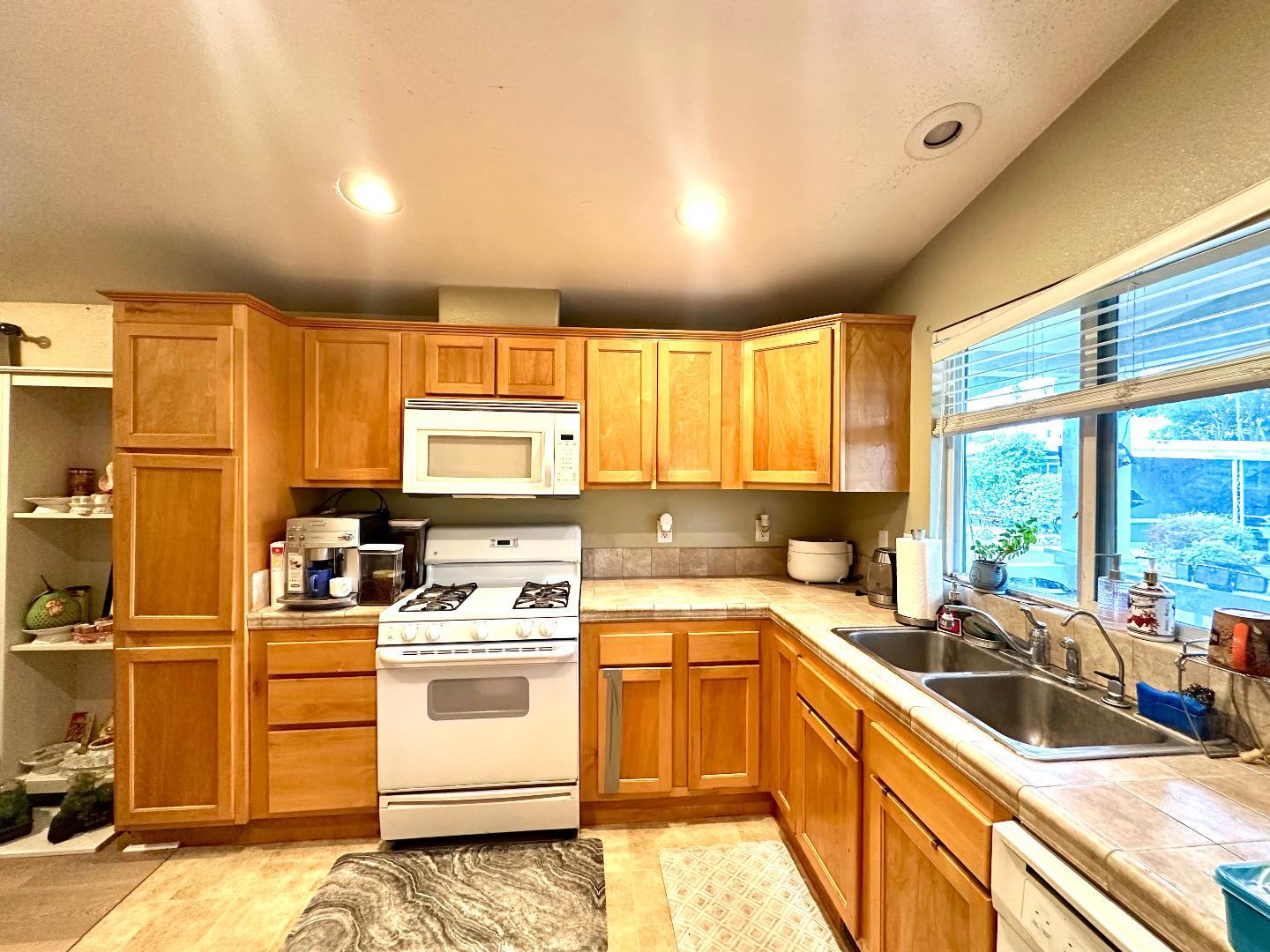 Detail Gallery Image 4 of 18 For 3637 Snell Ave #239,  San Jose,  CA 95136 - 3 Beds | 2 Baths