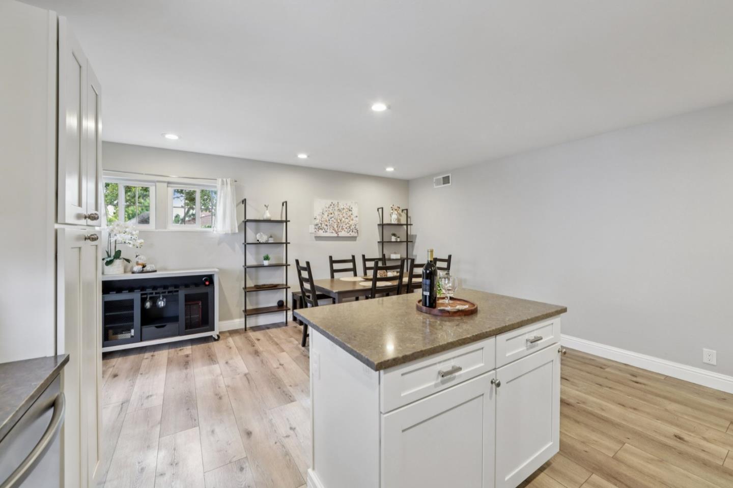 Detail Gallery Image 10 of 30 For 398 Bluefield Dr, San Jose,  CA 95136 - 3 Beds | 2 Baths