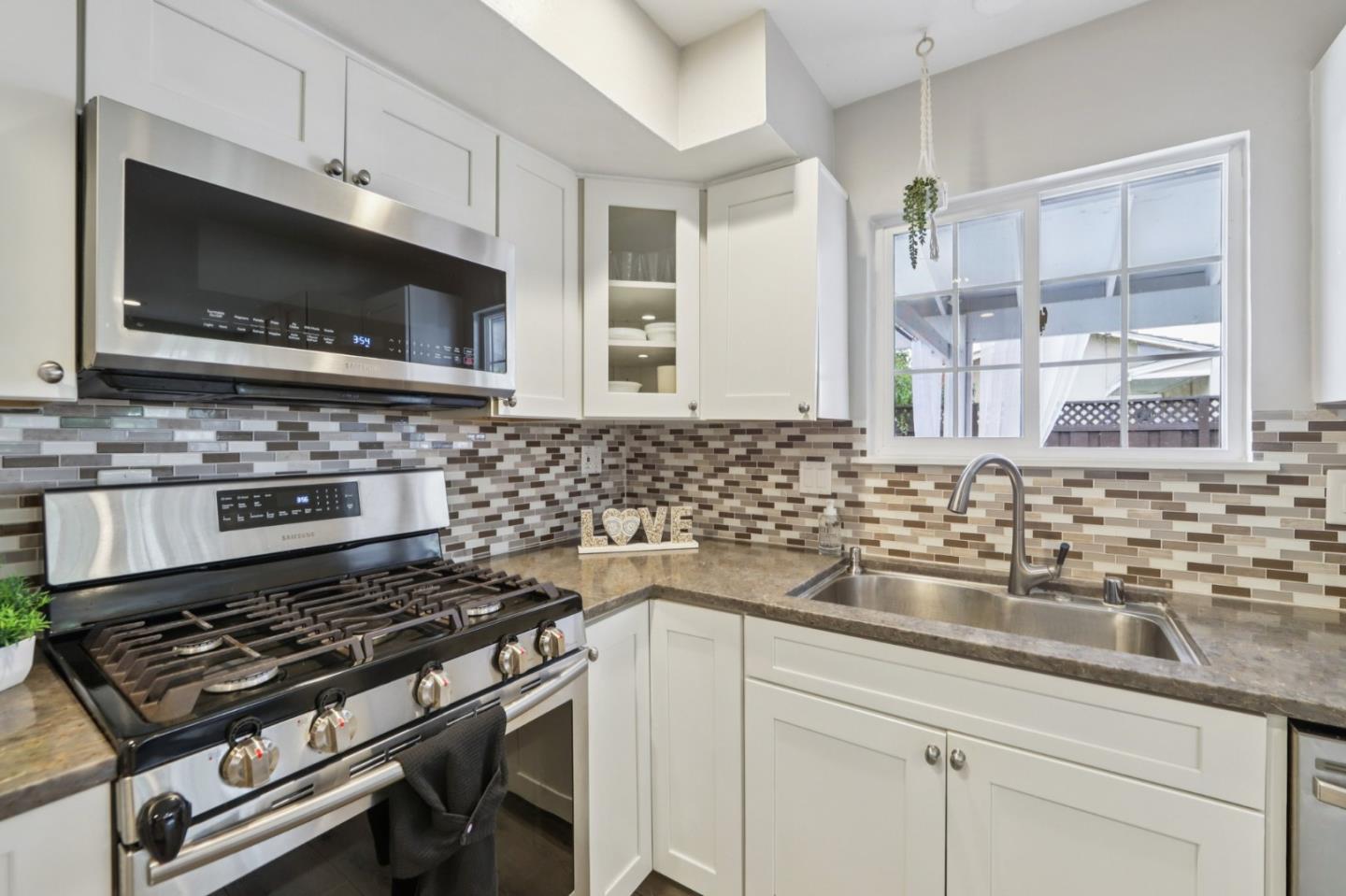 Detail Gallery Image 12 of 30 For 398 Bluefield Dr, San Jose,  CA 95136 - 3 Beds | 2 Baths