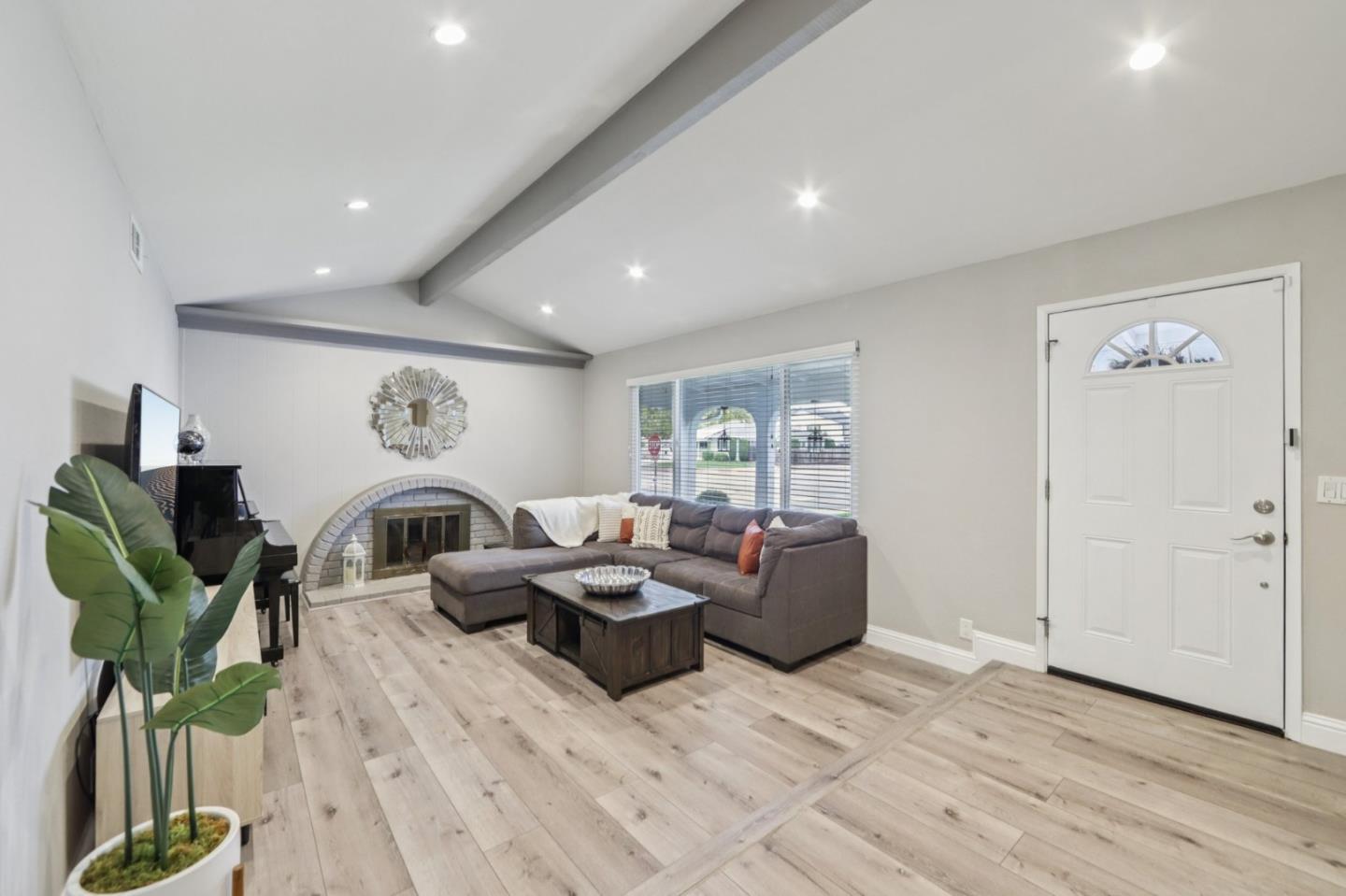 Detail Gallery Image 3 of 30 For 398 Bluefield Dr, San Jose,  CA 95136 - 3 Beds | 2 Baths