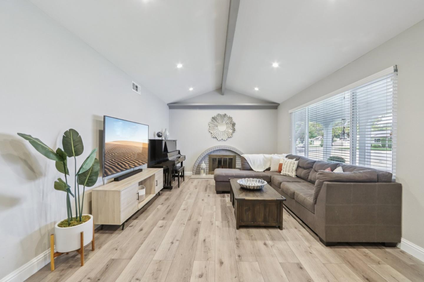 Detail Gallery Image 4 of 30 For 398 Bluefield Dr, San Jose,  CA 95136 - 3 Beds | 2 Baths