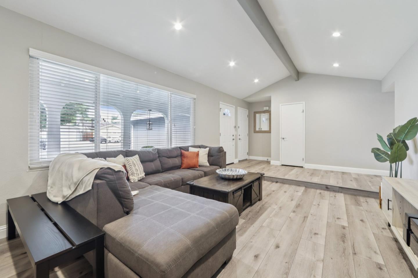 Detail Gallery Image 5 of 30 For 398 Bluefield Dr, San Jose,  CA 95136 - 3 Beds | 2 Baths