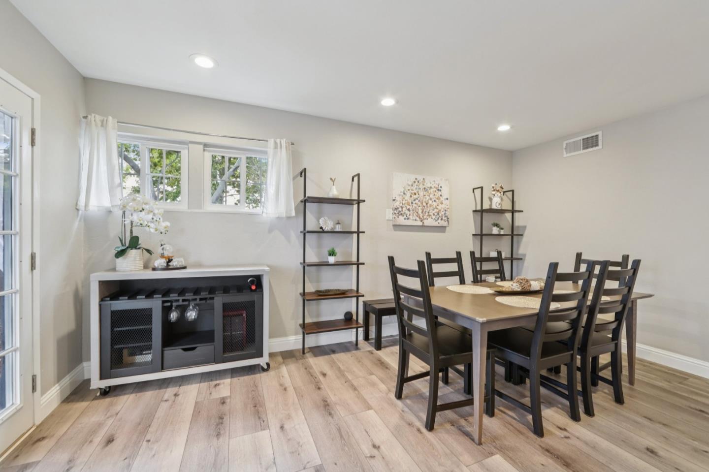 Detail Gallery Image 6 of 30 For 398 Bluefield Dr, San Jose,  CA 95136 - 3 Beds | 2 Baths