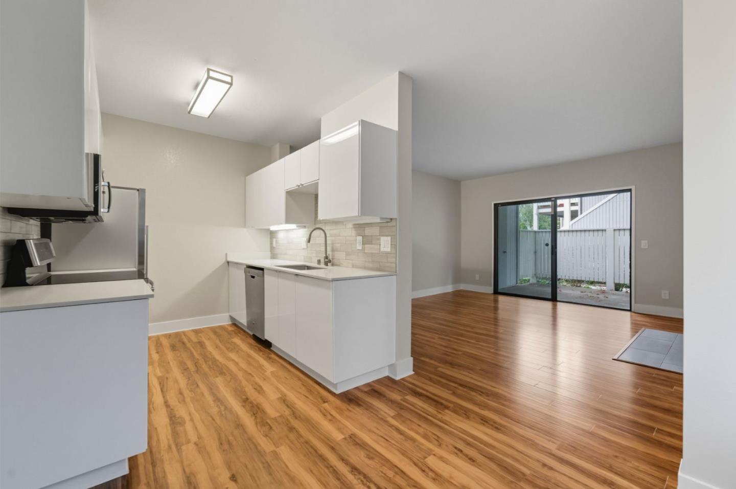 Detail Gallery Image 3 of 28 For 113 Schooner Ct, Richmond,  CA 94804 - 1 Beds | 1 Baths