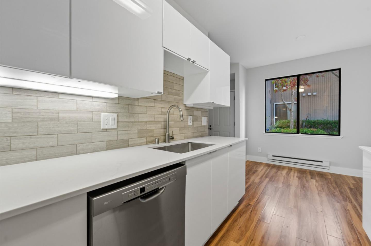 Detail Gallery Image 5 of 28 For 113 Schooner Ct, Richmond,  CA 94804 - 1 Beds | 1 Baths