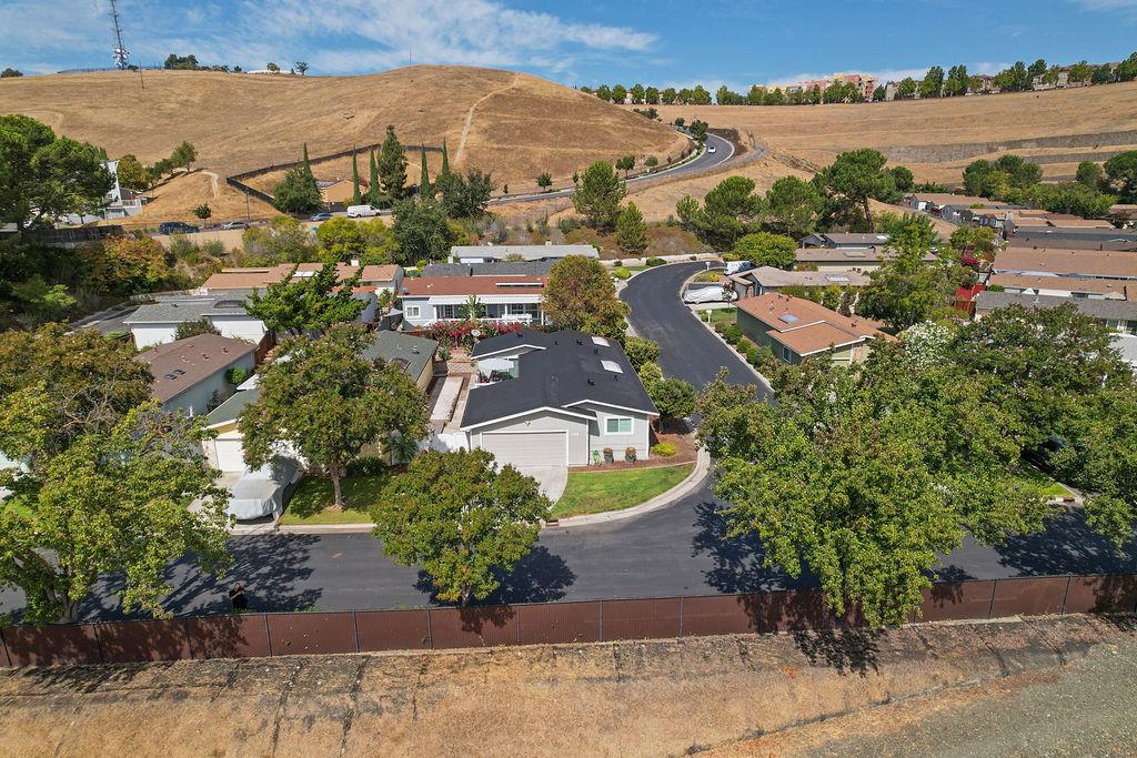 Detail Gallery Image 6 of 28 For 255 Mountain Springs Dr #255,  San Jose,  CA 95131 - 3 Beds | 2 Baths