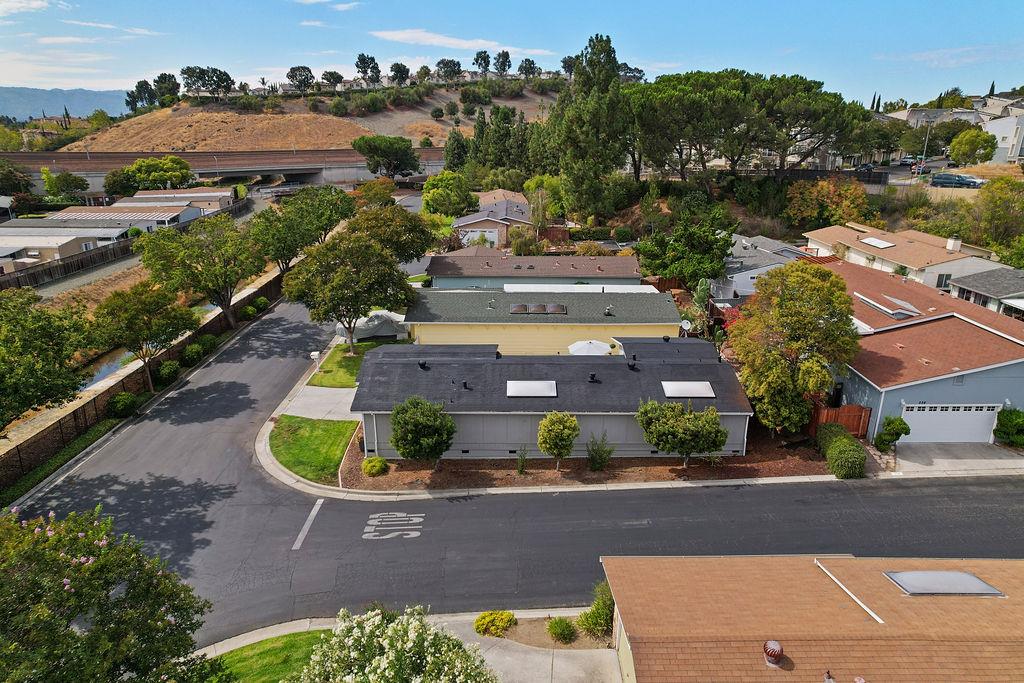 Detail Gallery Image 7 of 28 For 255 Mountain Springs Dr #255,  San Jose,  CA 95131 - 3 Beds | 2 Baths