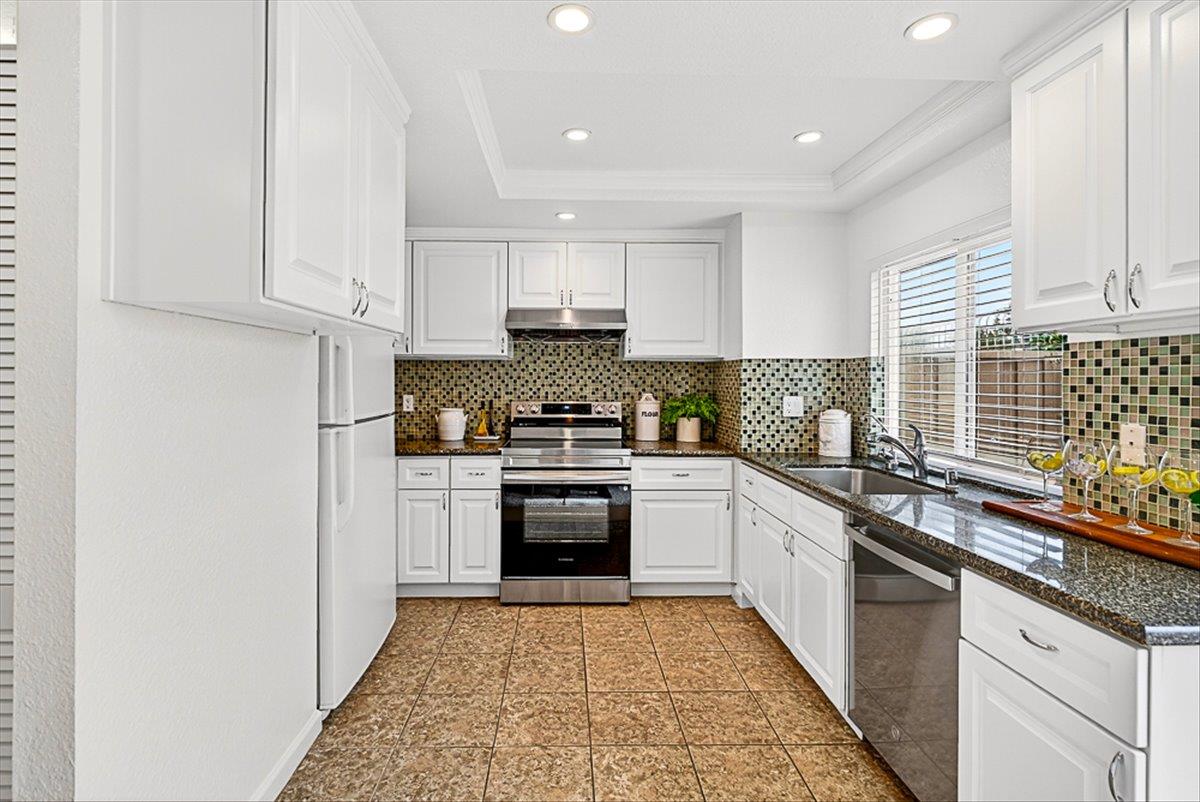 Detail Gallery Image 14 of 39 For 3127 Loma Verde Dr #21,  San Jose,  CA 95117 - 2 Beds | 2/1 Baths