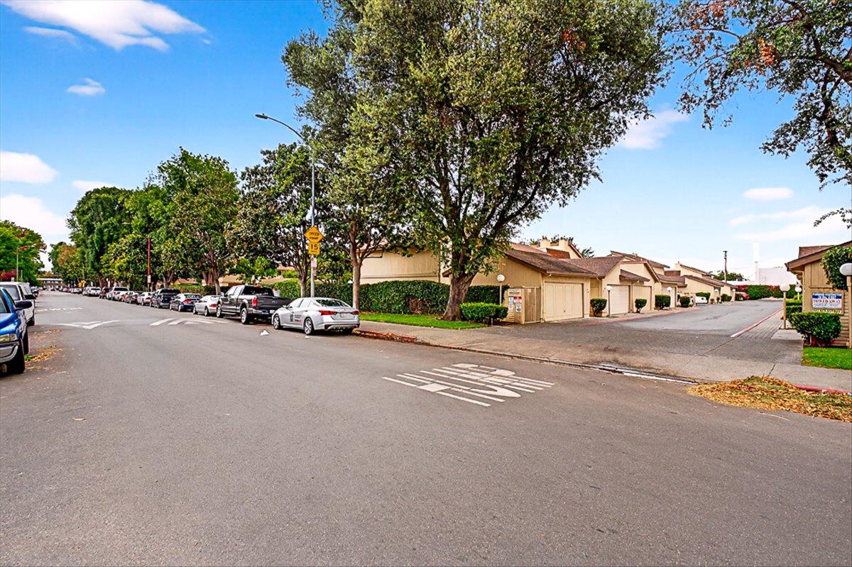 Detail Gallery Image 32 of 39 For 3127 Loma Verde Dr #21,  San Jose,  CA 95117 - 2 Beds | 2/1 Baths
