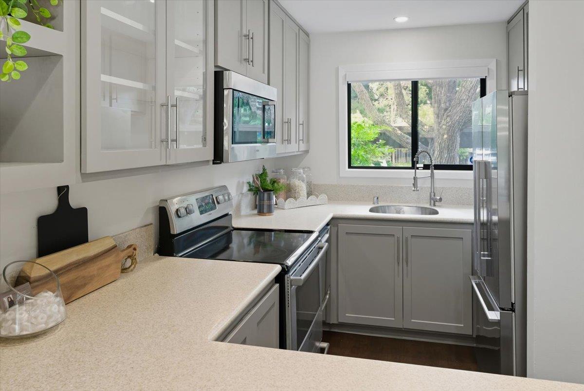 Detail Gallery Image 8 of 49 For 219 Horizon Ave, Mountain View,  CA 94043 - 3 Beds | 2 Baths