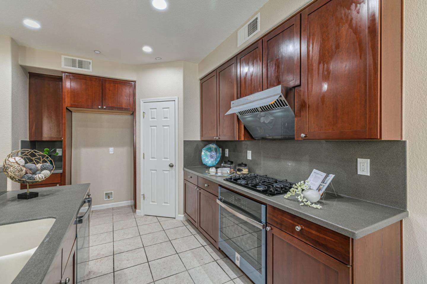 Detail Gallery Image 8 of 35 For 349 Marble Arch Ave, San Jose,  CA 95136 - 3 Beds | 2/1 Baths