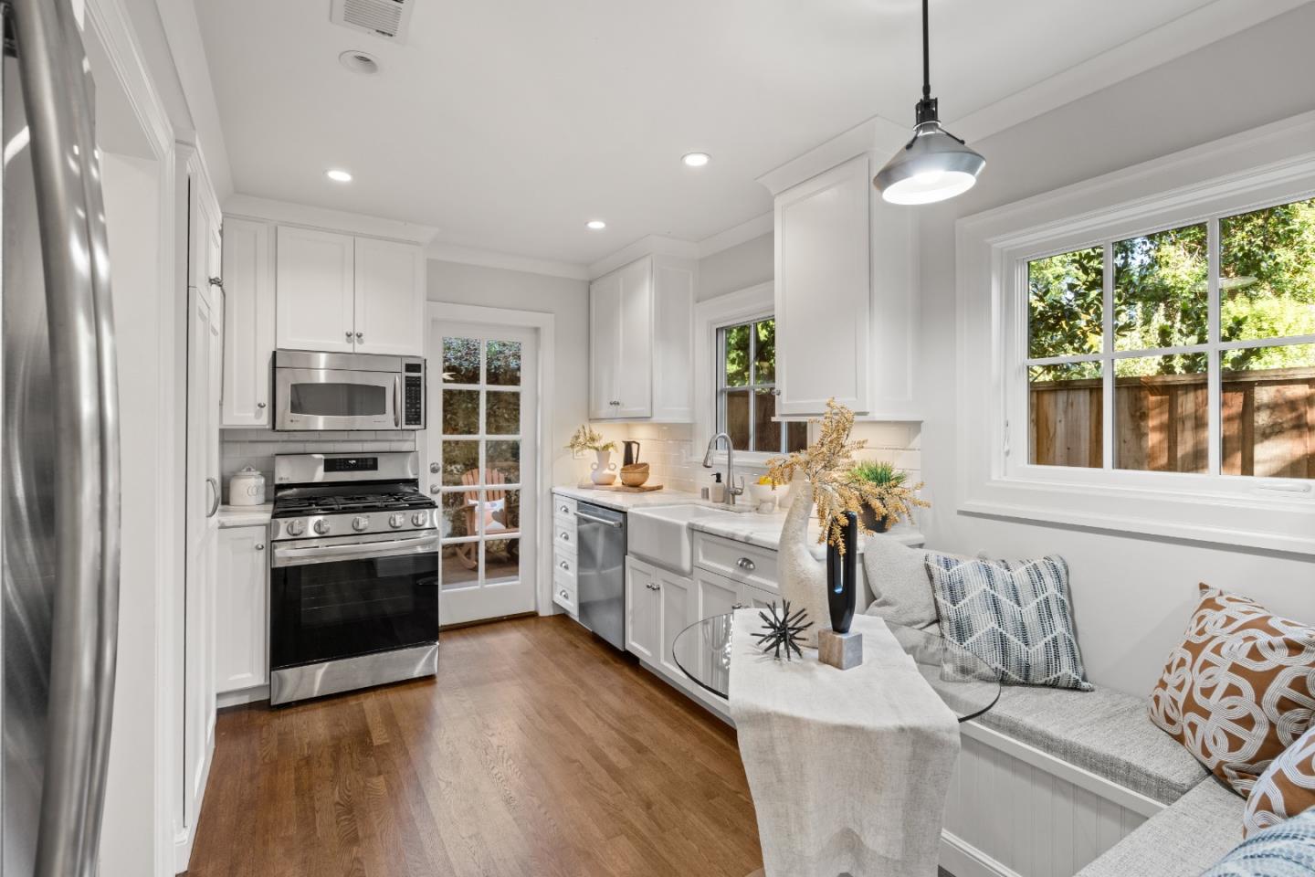 Detail Gallery Image 16 of 47 For 678 Hawthorne Ave, Palo Alto,  CA 94301 - 3 Beds | 2 Baths