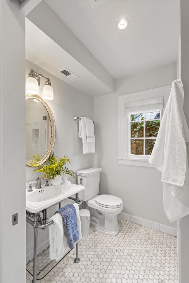 Detail Gallery Image 22 of 47 For 678 Hawthorne Ave, Palo Alto,  CA 94301 - 3 Beds | 2 Baths