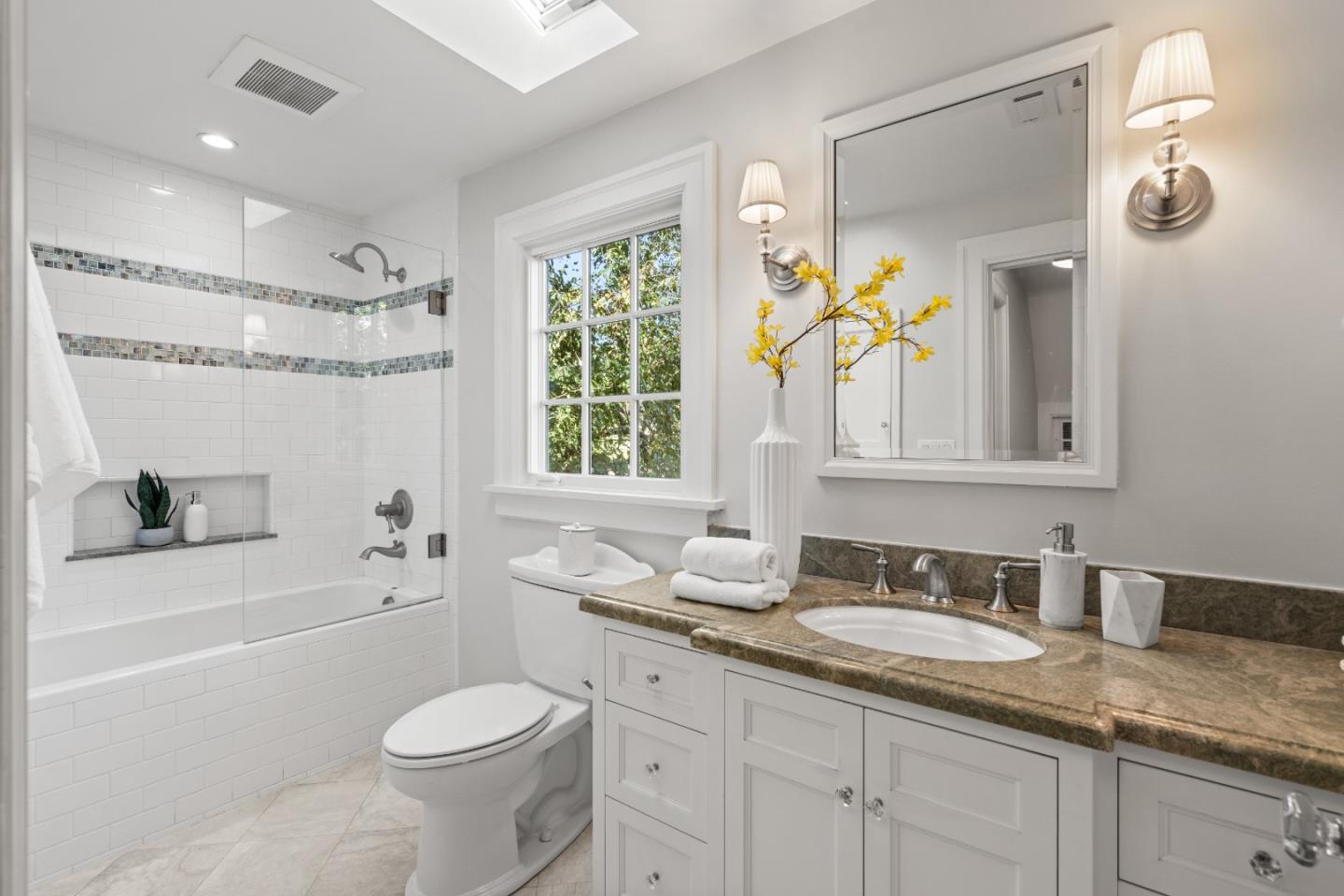 Detail Gallery Image 32 of 47 For 678 Hawthorne Ave, Palo Alto,  CA 94301 - 3 Beds | 2 Baths
