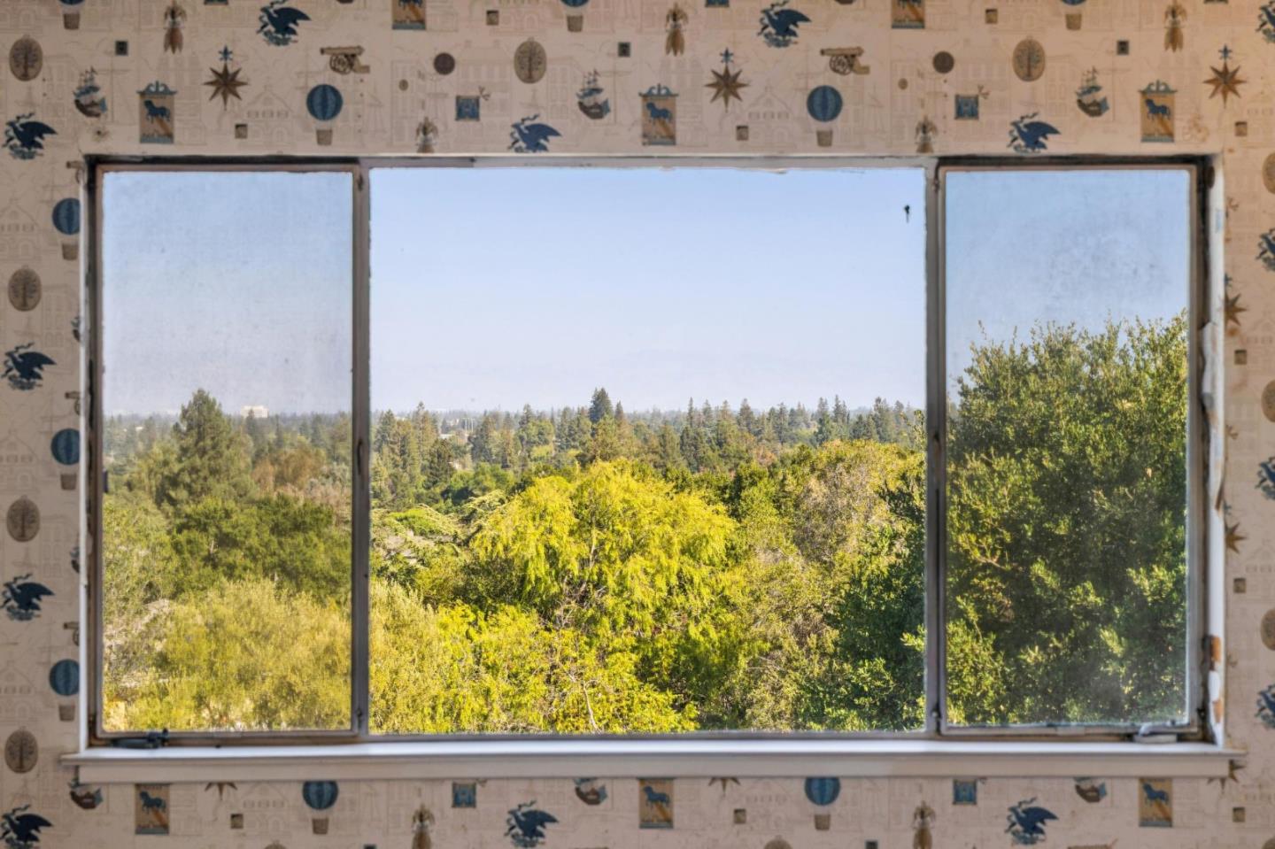 Detail Gallery Image 15 of 26 For 14423 Miranda Ct, Los Altos Hills,  CA 94022 - 3 Beds | 2/1 Baths