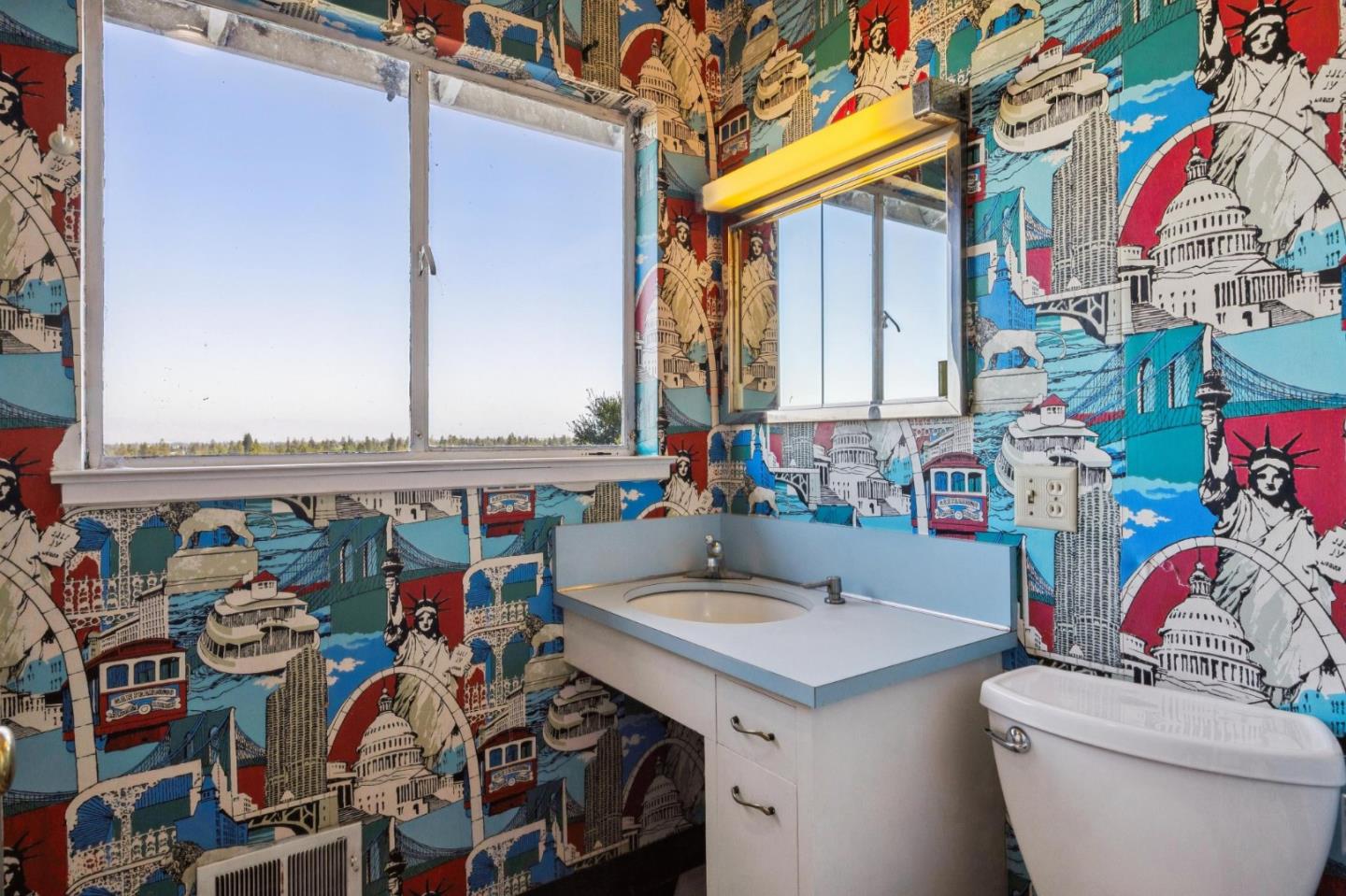 Detail Gallery Image 20 of 26 For 14423 Miranda Ct, Los Altos Hills,  CA 94022 - 3 Beds | 2/1 Baths