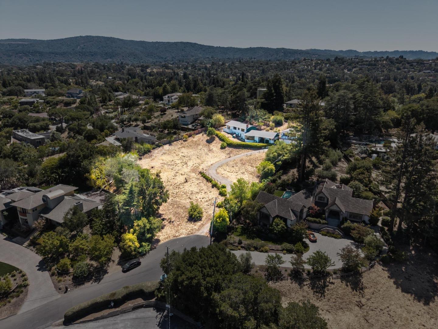 Detail Gallery Image 3 of 26 For 14423 Miranda Ct, Los Altos Hills,  CA 94022 - 3 Beds | 2/1 Baths