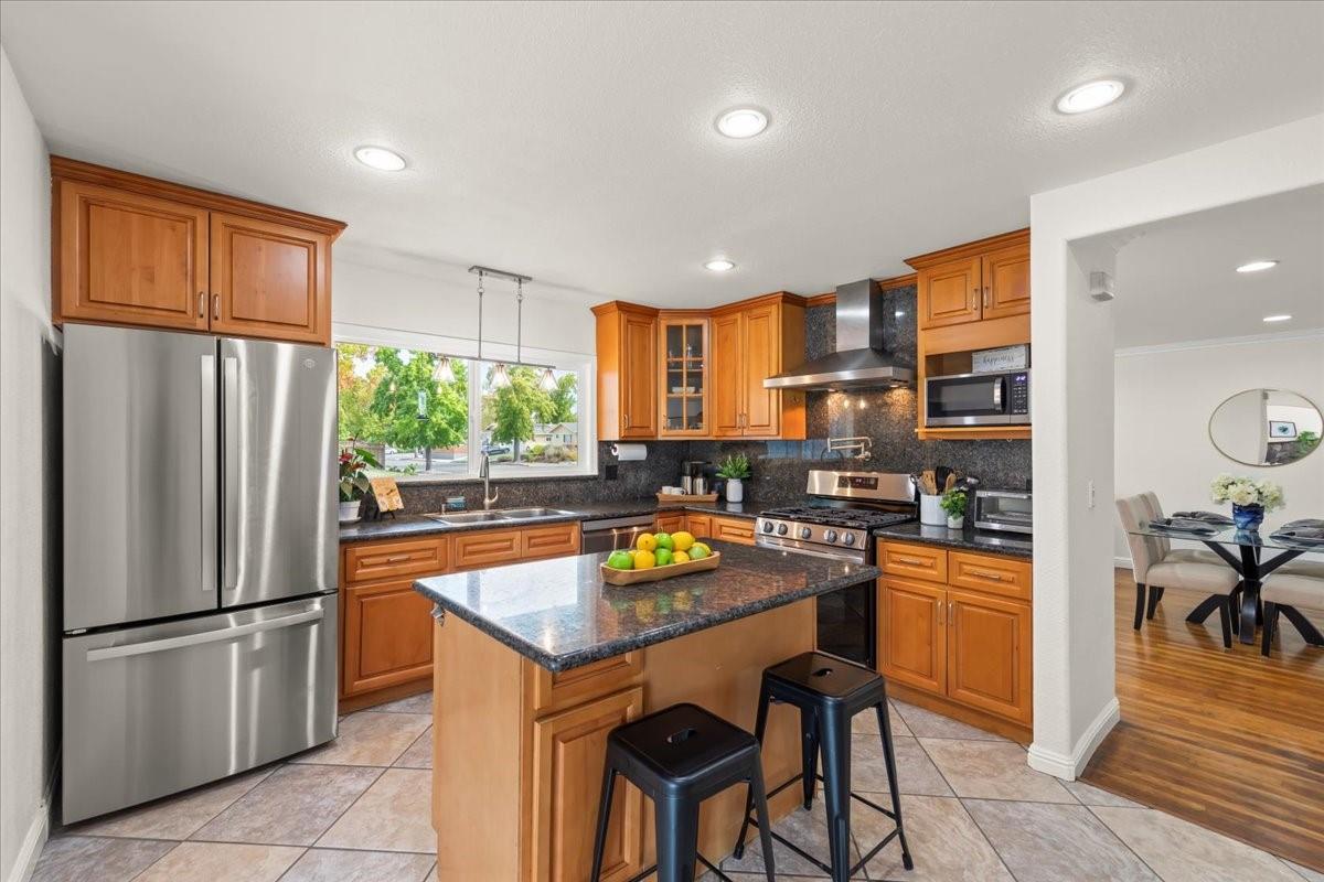 Detail Gallery Image 11 of 55 For 5545 Laura Dr, San Jose,  CA 95124 - 3 Beds | 2 Baths