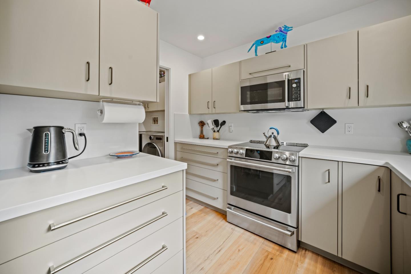 Detail Gallery Image 10 of 32 For 1103 Heather Ln, Pacific Grove,  CA 93950 - 3 Beds | 2/1 Baths