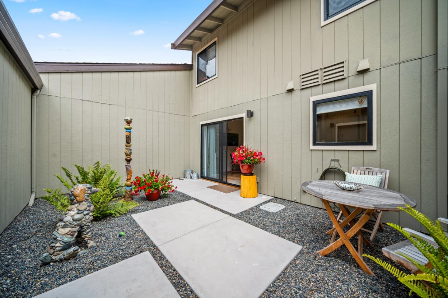 Detail Gallery Image 14 of 32 For 1103 Heather Ln, Pacific Grove,  CA 93950 - 3 Beds | 2/1 Baths