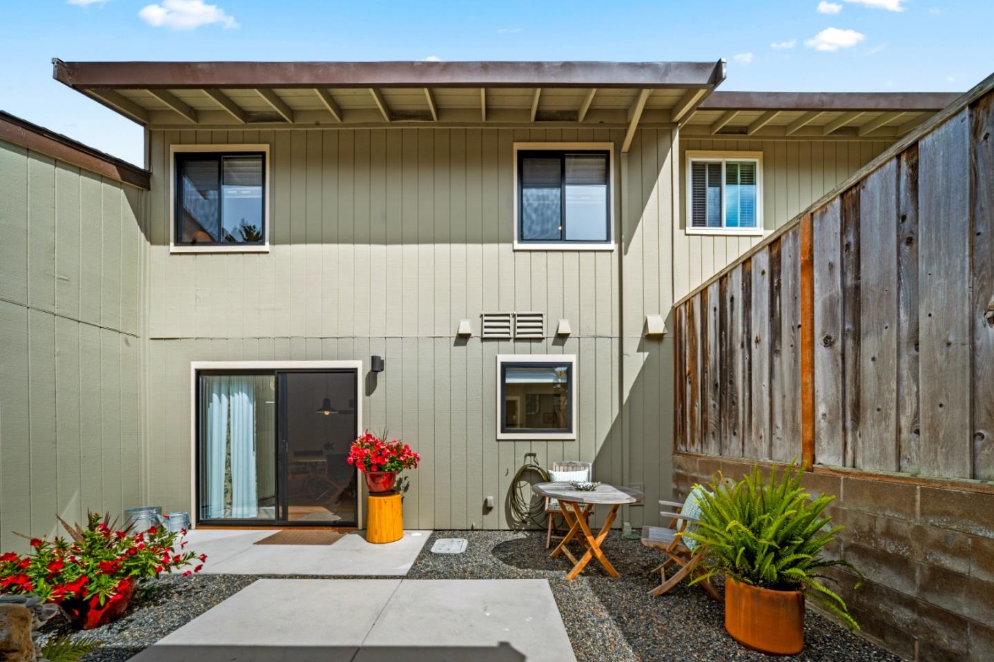 Detail Gallery Image 15 of 32 For 1103 Heather Ln, Pacific Grove,  CA 93950 - 3 Beds | 2/1 Baths