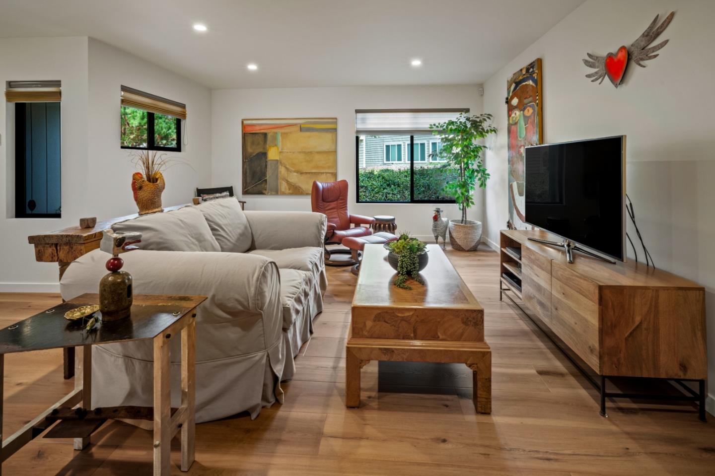 Detail Gallery Image 2 of 32 For 1103 Heather Ln, Pacific Grove,  CA 93950 - 3 Beds | 2/1 Baths