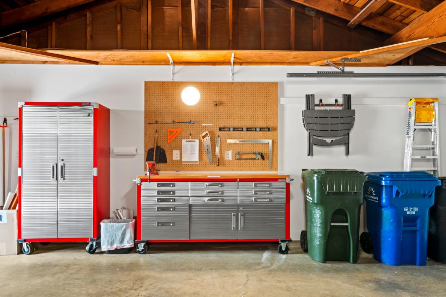 Detail Gallery Image 30 of 32 For 1103 Heather Ln, Pacific Grove,  CA 93950 - 3 Beds | 2/1 Baths