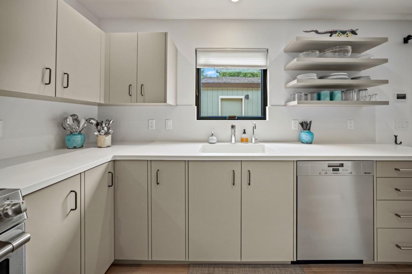 Detail Gallery Image 5 of 32 For 1103 Heather Ln, Pacific Grove,  CA 93950 - 3 Beds | 2/1 Baths