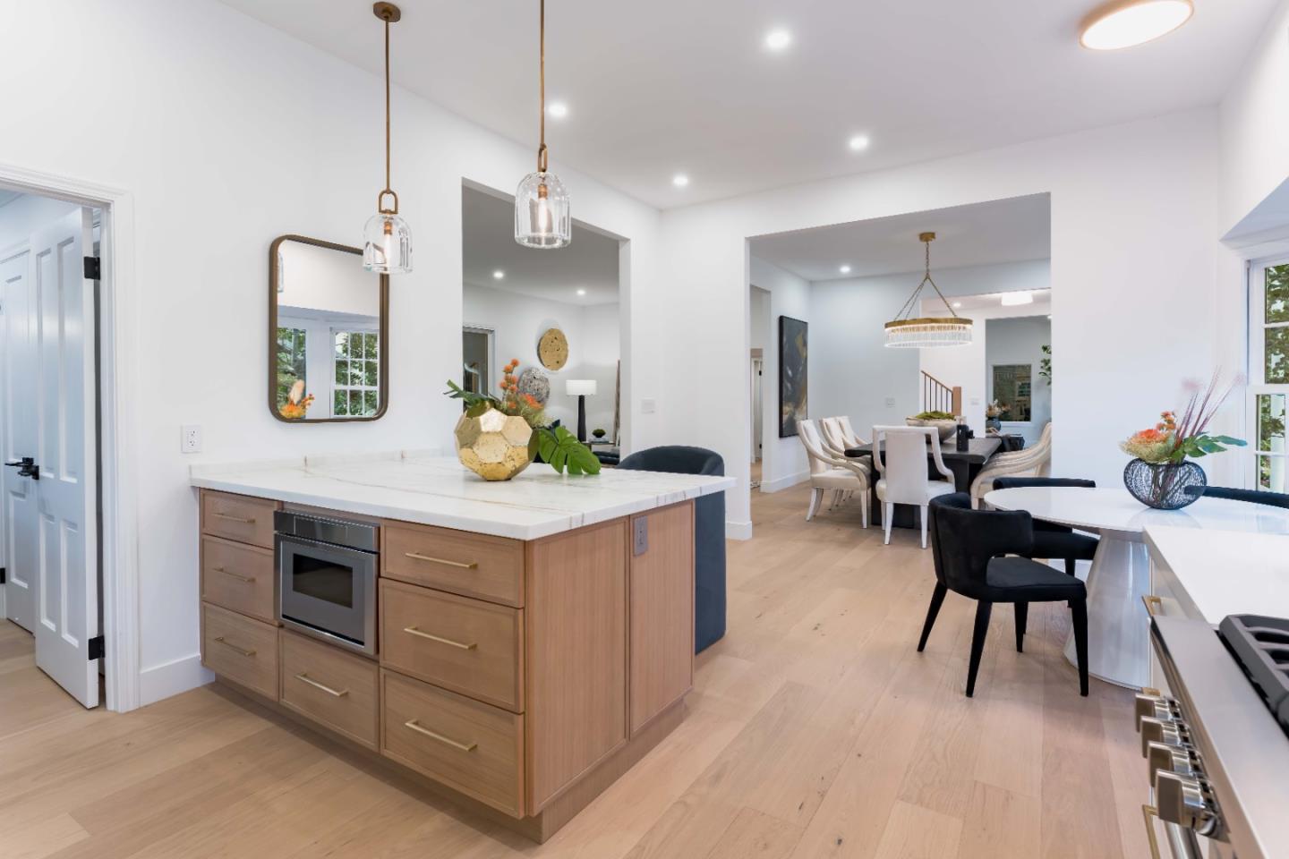 Detail Gallery Image 10 of 32 For 271 Stratford Pl, Los Altos,  CA 94022 - 5 Beds | 3/1 Baths