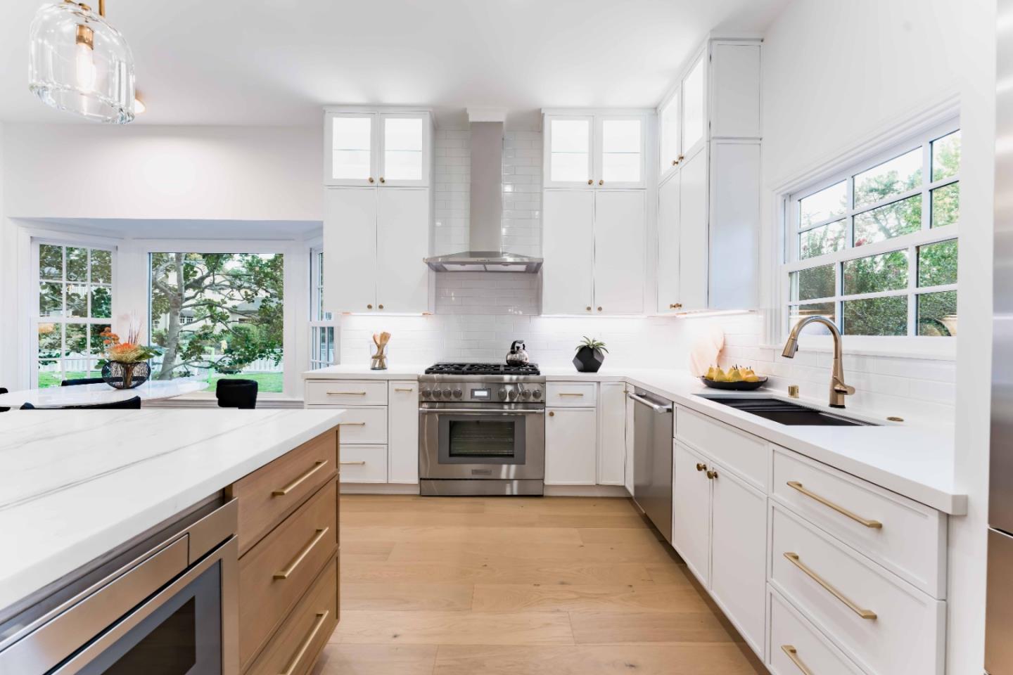 Detail Gallery Image 11 of 32 For 271 Stratford Pl, Los Altos,  CA 94022 - 5 Beds | 3/1 Baths