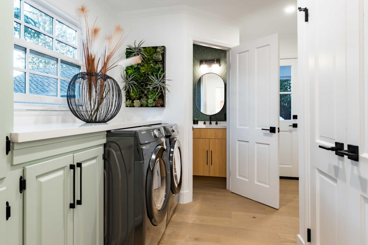 Detail Gallery Image 12 of 32 For 271 Stratford Pl, Los Altos,  CA 94022 - 5 Beds | 3/1 Baths