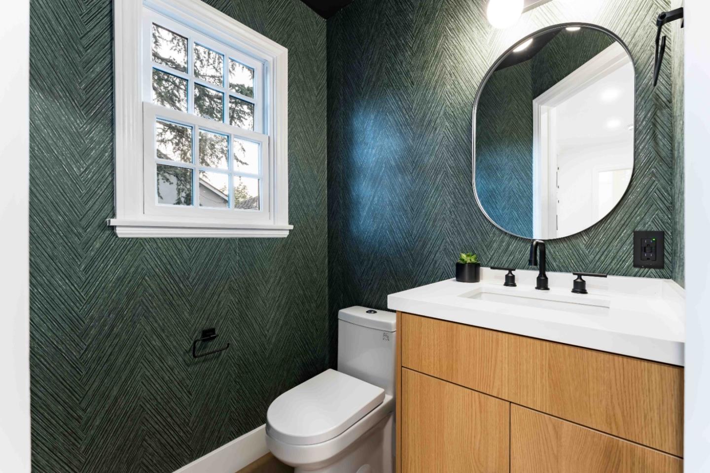 Detail Gallery Image 13 of 32 For 271 Stratford Pl, Los Altos,  CA 94022 - 5 Beds | 3/1 Baths