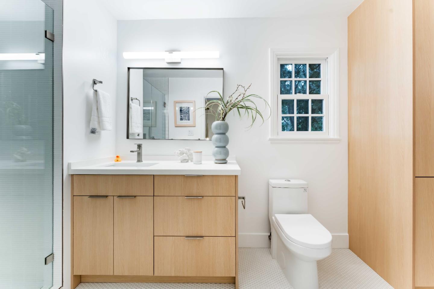 Detail Gallery Image 15 of 32 For 271 Stratford Pl, Los Altos,  CA 94022 - 5 Beds | 3/1 Baths