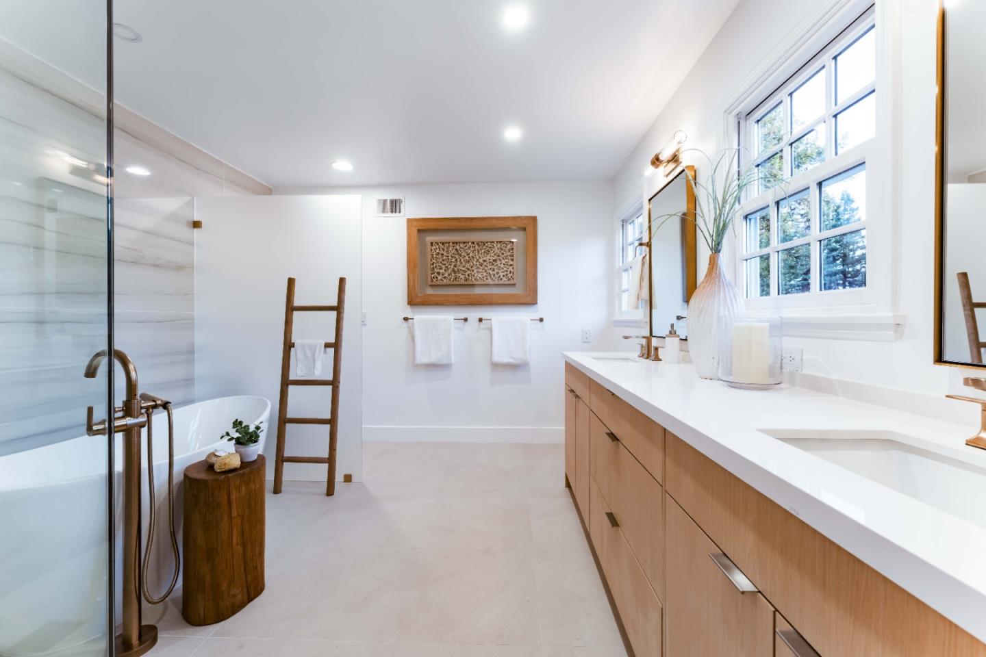 Detail Gallery Image 21 of 32 For 271 Stratford Pl, Los Altos,  CA 94022 - 5 Beds | 3/1 Baths