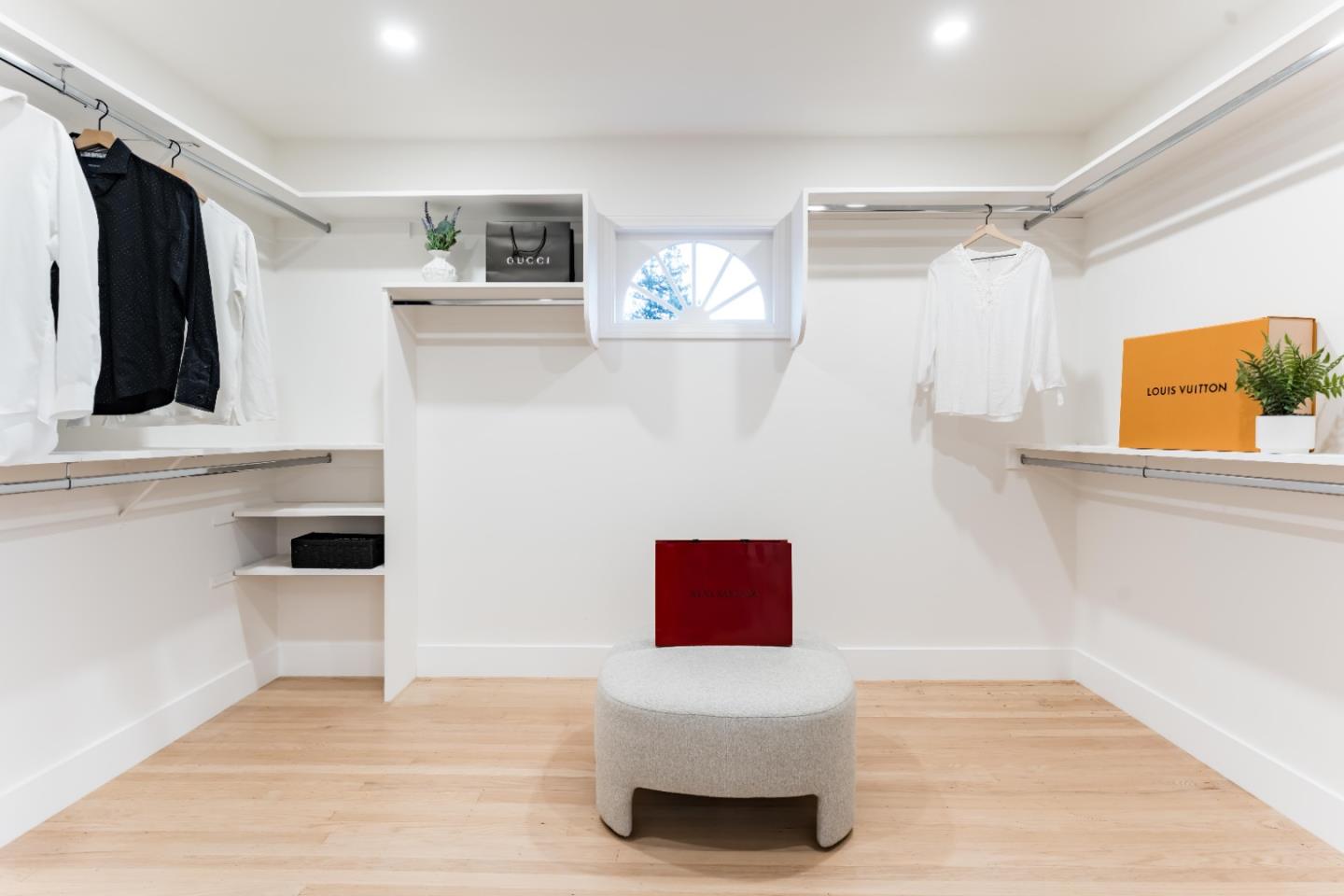 Detail Gallery Image 23 of 32 For 271 Stratford Pl, Los Altos,  CA 94022 - 5 Beds | 3/1 Baths