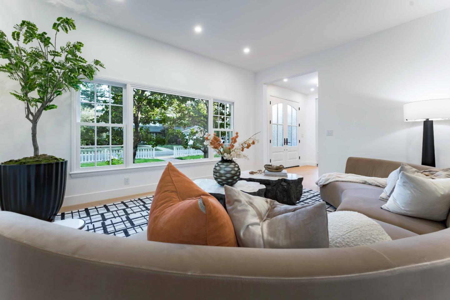 Detail Gallery Image 3 of 32 For 271 Stratford Pl, Los Altos,  CA 94022 - 5 Beds | 3/1 Baths