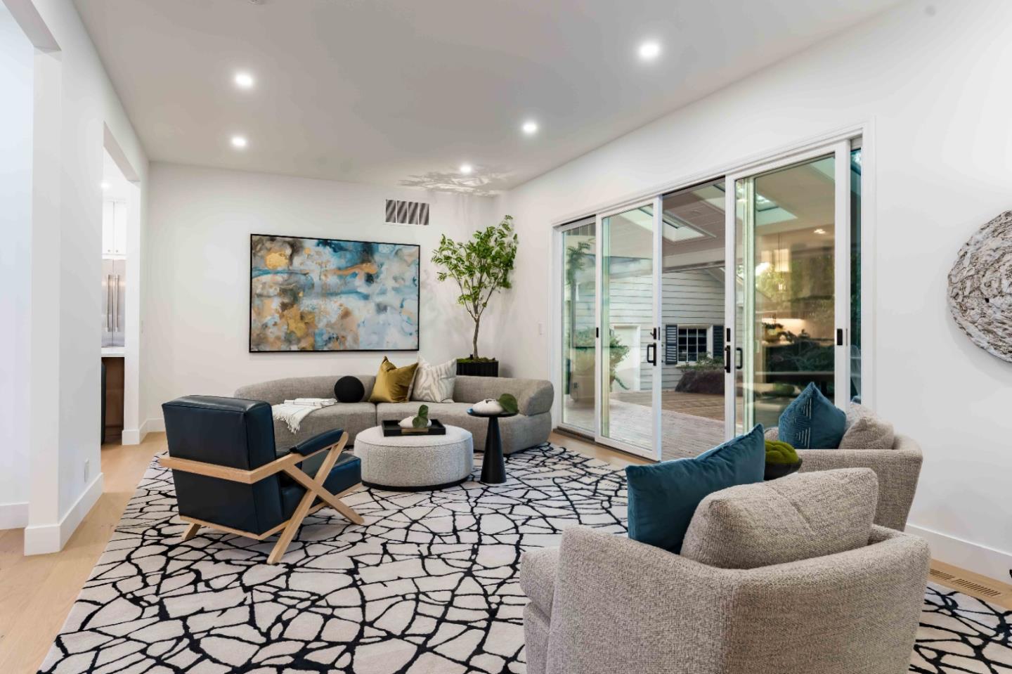 Detail Gallery Image 8 of 32 For 271 Stratford Pl, Los Altos,  CA 94022 - 5 Beds | 3/1 Baths