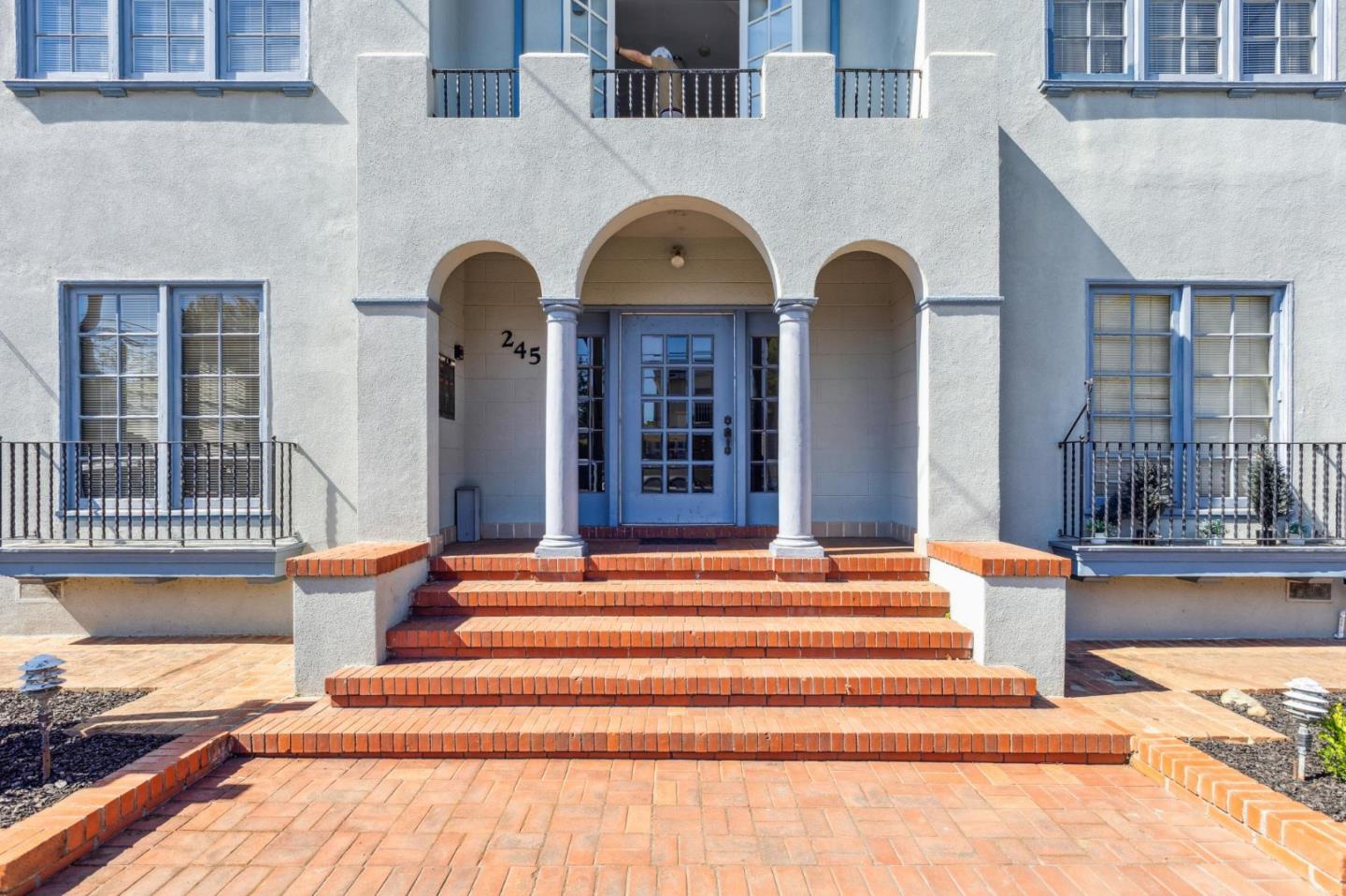 Detail Gallery Image 5 of 6 For 245 Grand Blvd, San Mateo,  CA 94401 - 4 Beds | 4 Baths