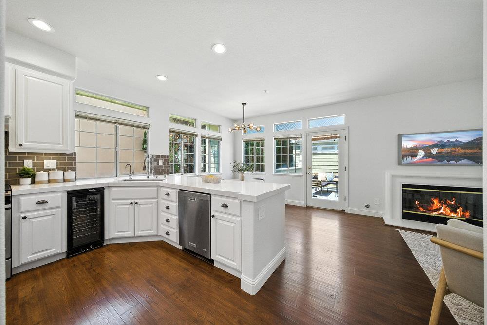 Detail Gallery Image 15 of 67 For 1151 La Rochelle Ter #G,  Sunnyvale,  CA 94089 - 3 Beds | 2/1 Baths