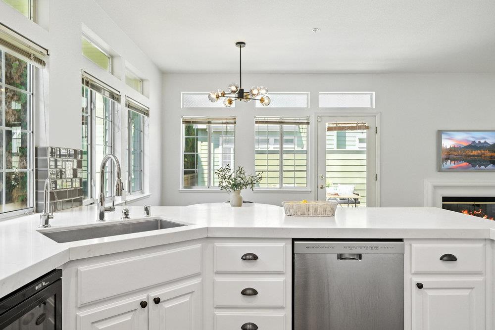 Detail Gallery Image 18 of 67 For 1151 La Rochelle Ter #G,  Sunnyvale,  CA 94089 - 3 Beds | 2/1 Baths