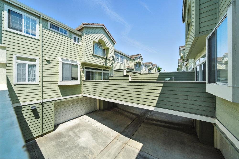 Detail Gallery Image 27 of 67 For 1151 La Rochelle Ter #G,  Sunnyvale,  CA 94089 - 3 Beds | 2/1 Baths